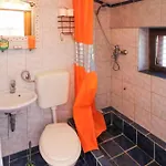 Four Bedroom Cozy In Апартаменты *
