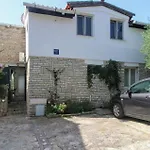 Four Bedroom Cozy In Апартаменты