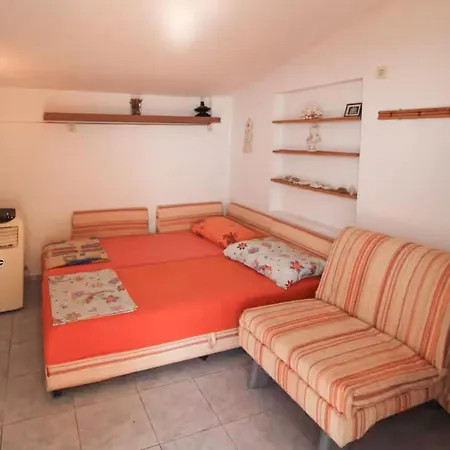 Four Bedroom Cozy In Apartmán Milna (Hvar)