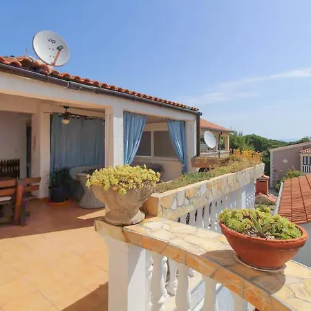 公寓 Four Bedroom Cozy In 米欧纳