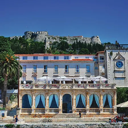 Four Bedroom Cozy In 公寓