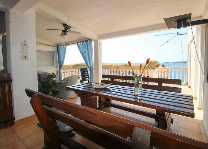 Four Bedroom Cozy In 公寓 米欧纳