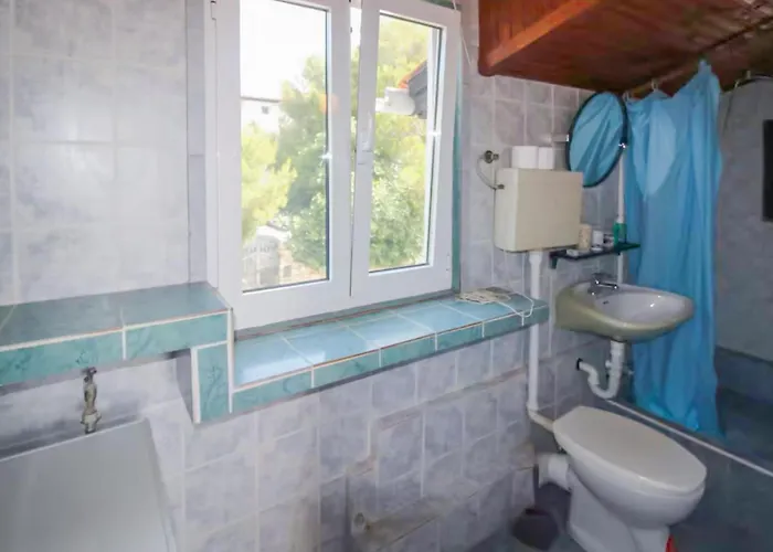 Four Bedroom Cozy In 公寓 *