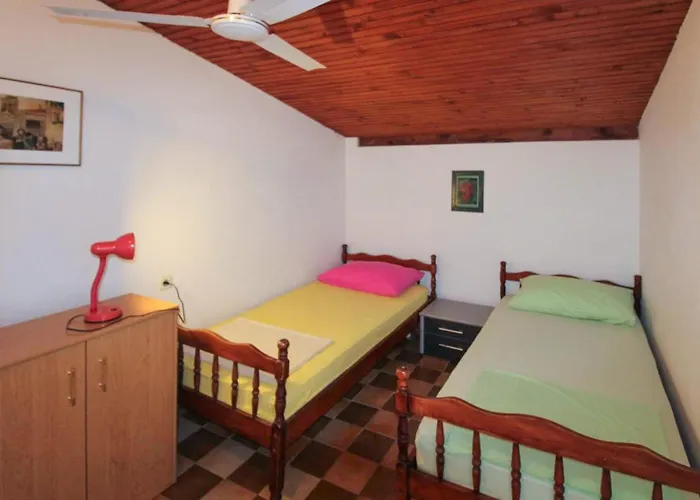 Four Bedroom Cozy In 公寓 米欧纳