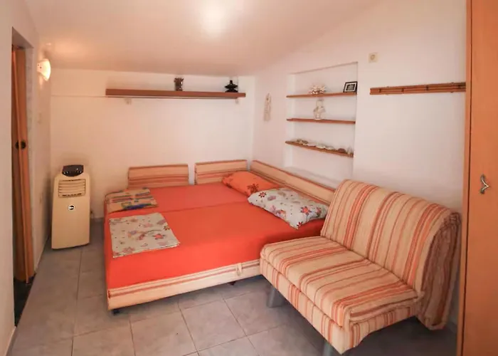 Four Bedroom Cozy In 公寓 米欧纳