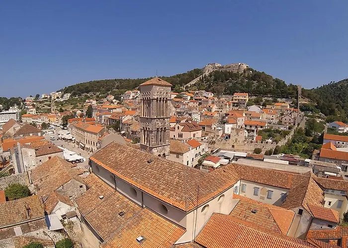 Four Bedroom Cozy In * 米欧纳